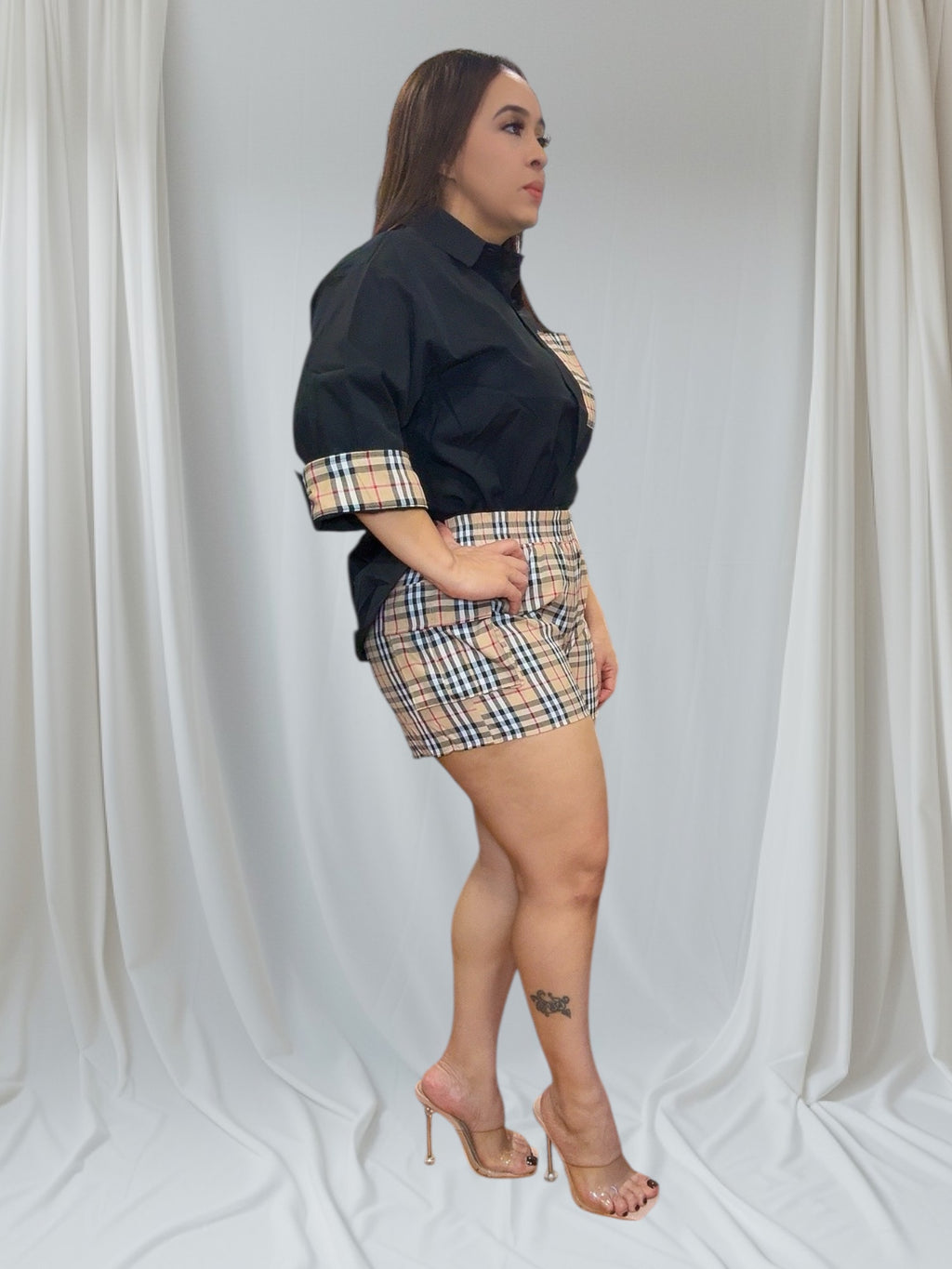 Conjunto de camisa y pantalón corto ajustados